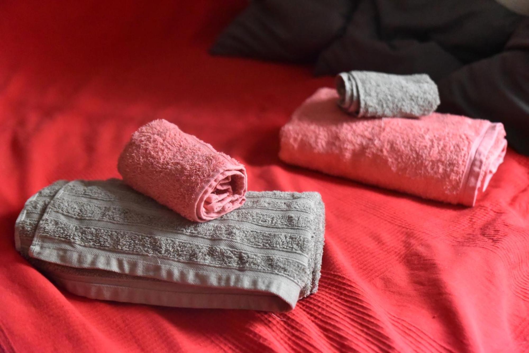 Grosses Modernes Zimmer "Silber" Fuer 2 Personen Und Katzenliebhaber Valencia Exteriör bild