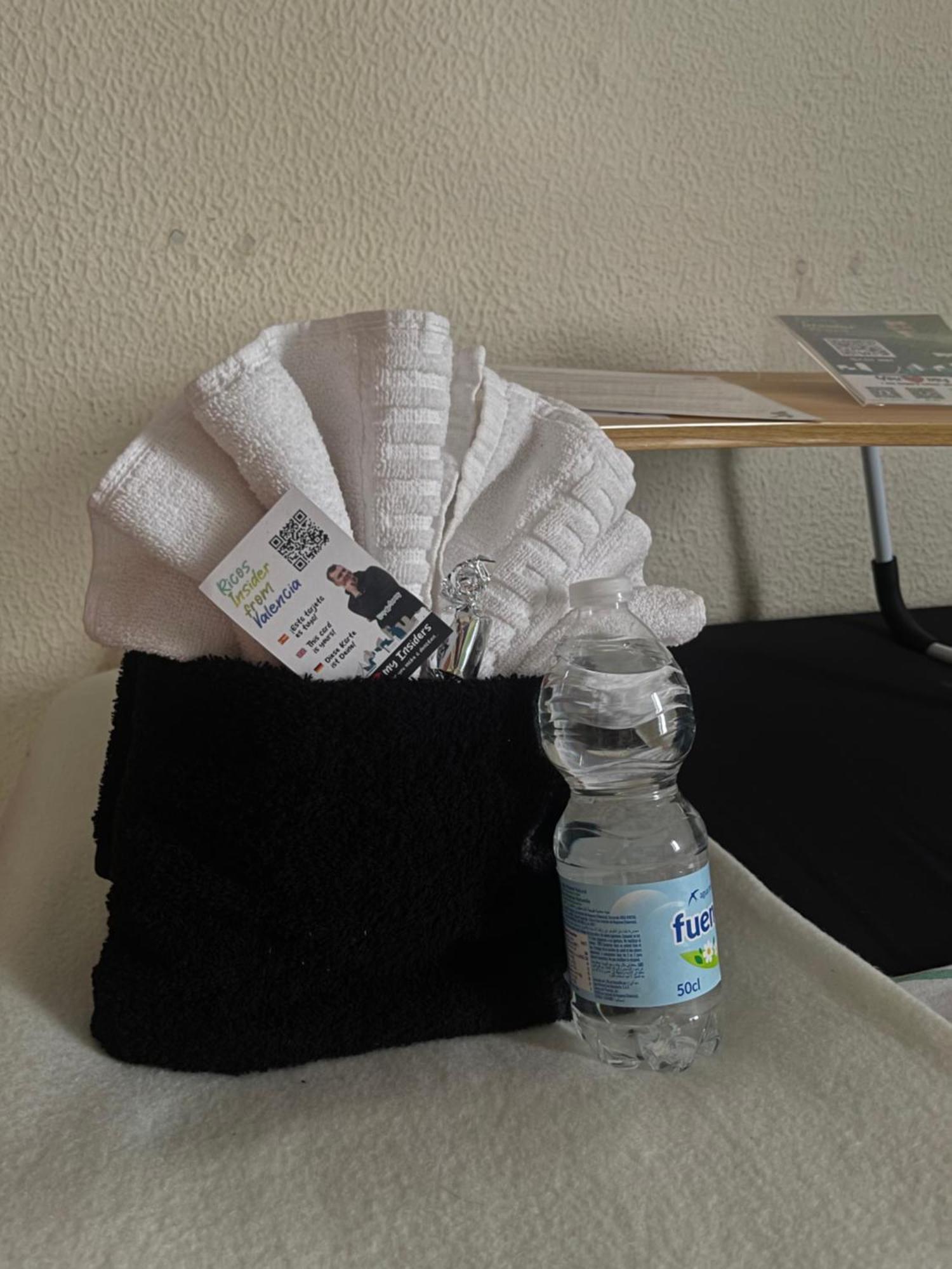 Grosses Modernes Zimmer "Silber" Fuer 2 Personen Und Katzenliebhaber Valencia Exteriör bild
